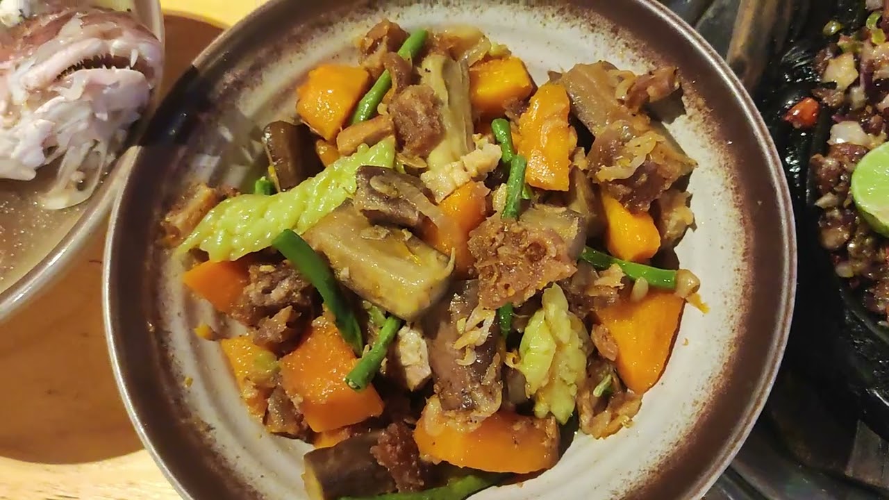 Freetown, Sierra Leone: Filipino Food in Leones' Skybar Restaurant