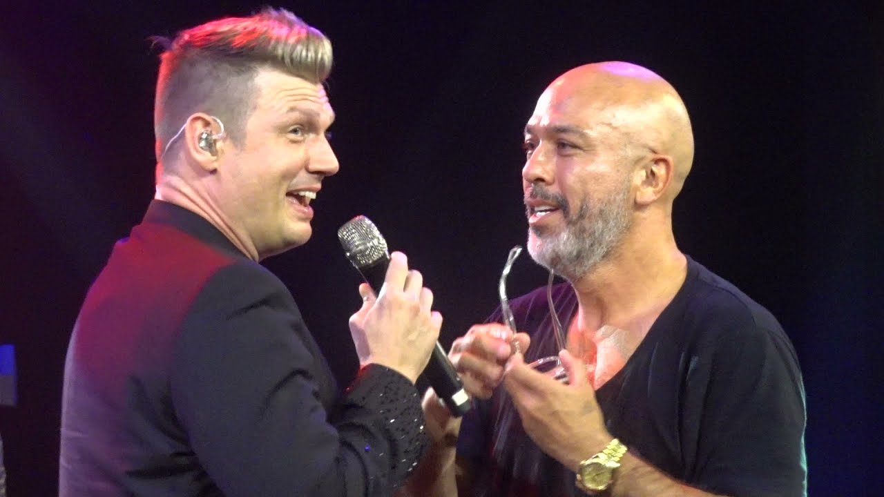 Joey Fatone singing 