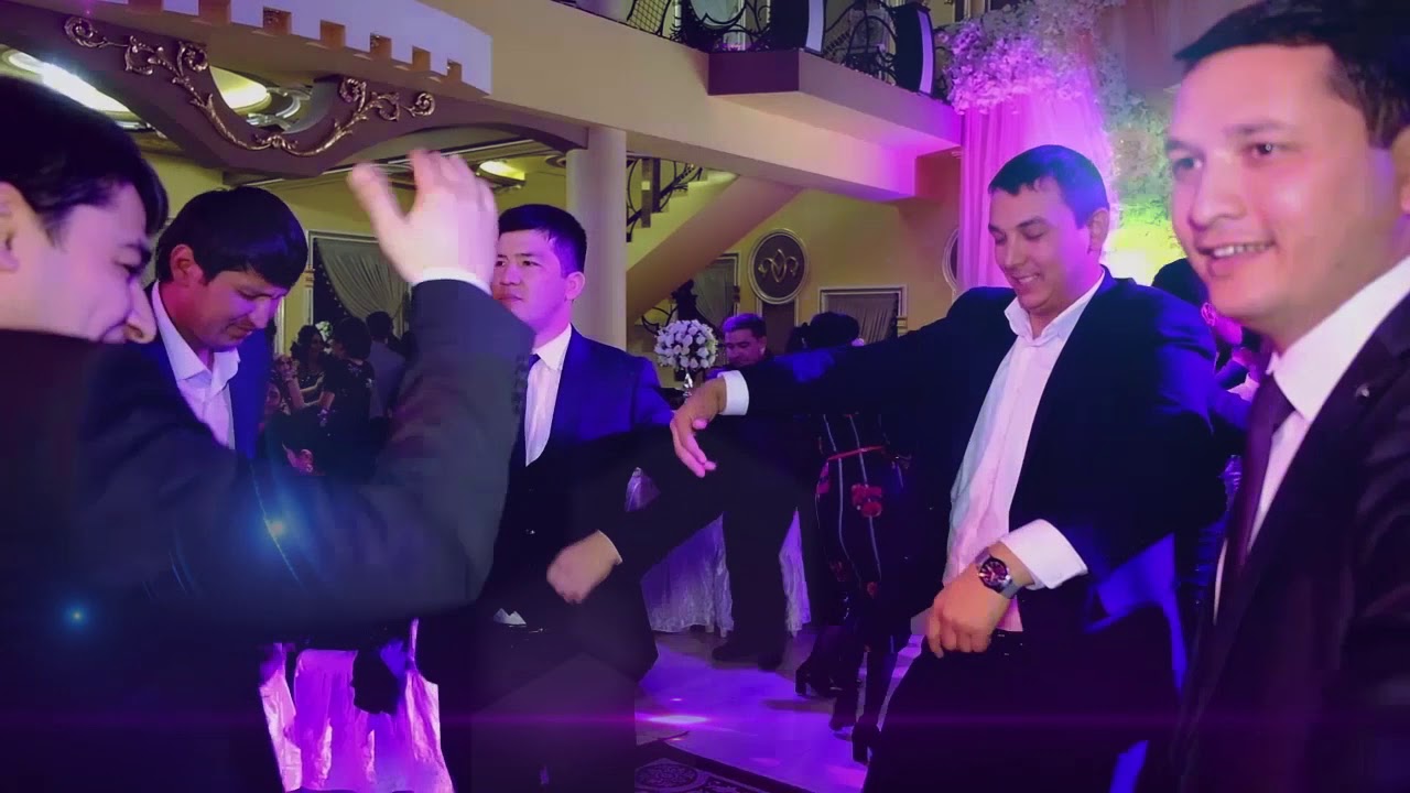 Boburmirzo Yazdonov To'yda xizmatda