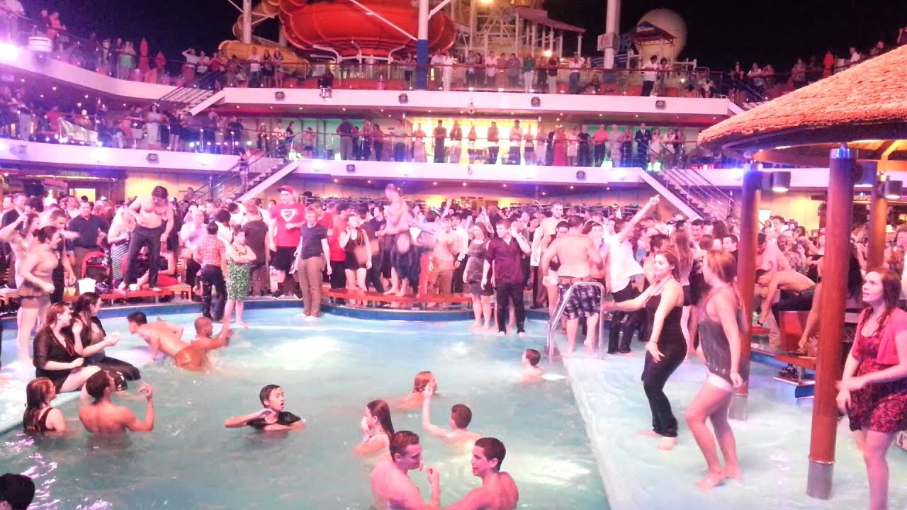 Carnival Breeze - New Year's party 2014 pool
