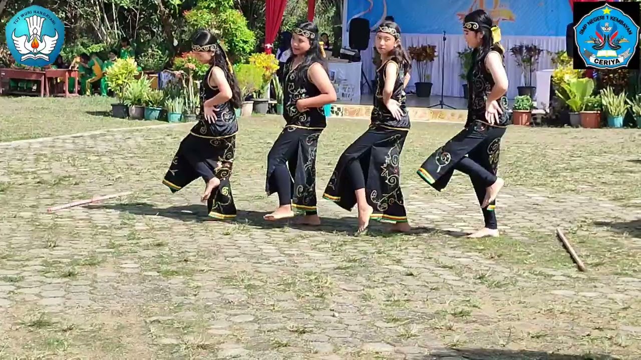 (PART 2) TARIAN KREASI 1 (HUT SMP NEGERI 1 KEMBAYAN YANG KE - 42)
