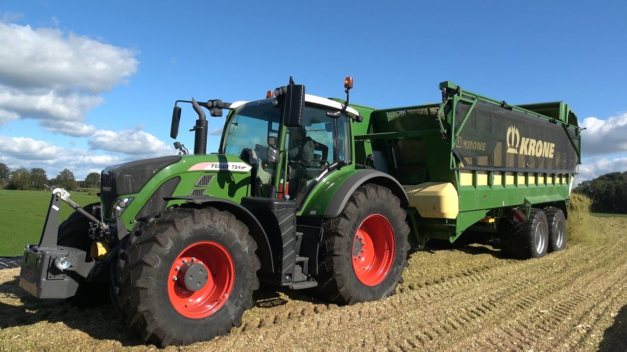 Loonbedrijf Wemekamp met een demo Krone GX 440 afschuifwagen in de mais (2024)