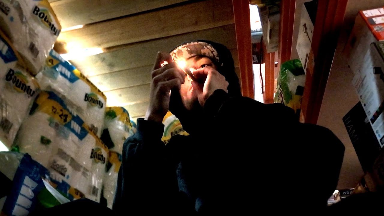HOTBOXING A TOILET PAPER FORT