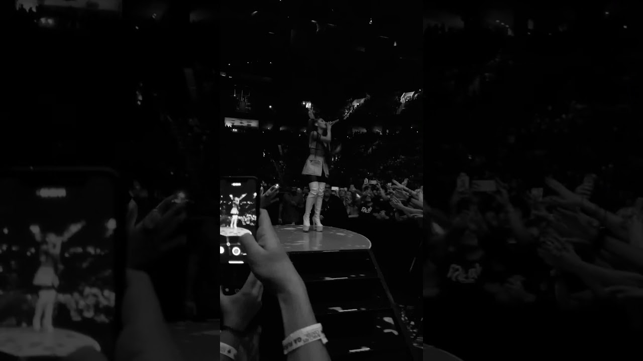 Ariana grande get well soon Brooklyn night 2