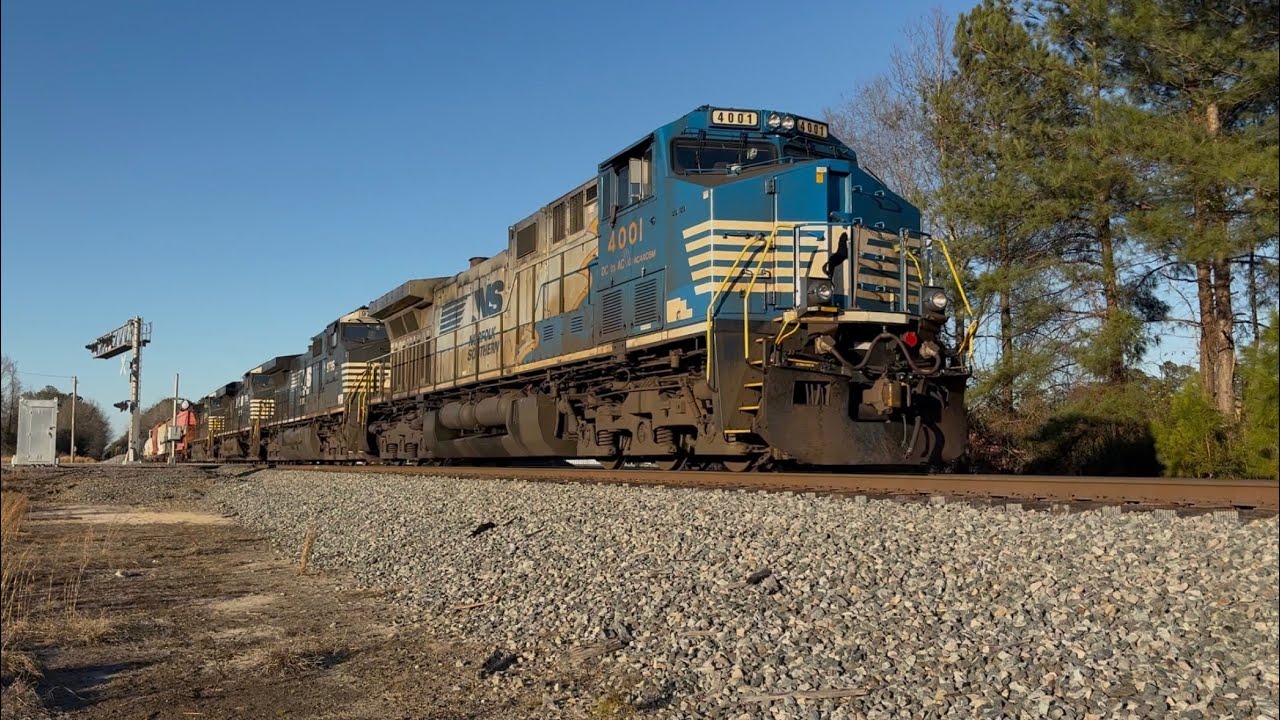 NS 4001 Leads 191 Into Millen, GA