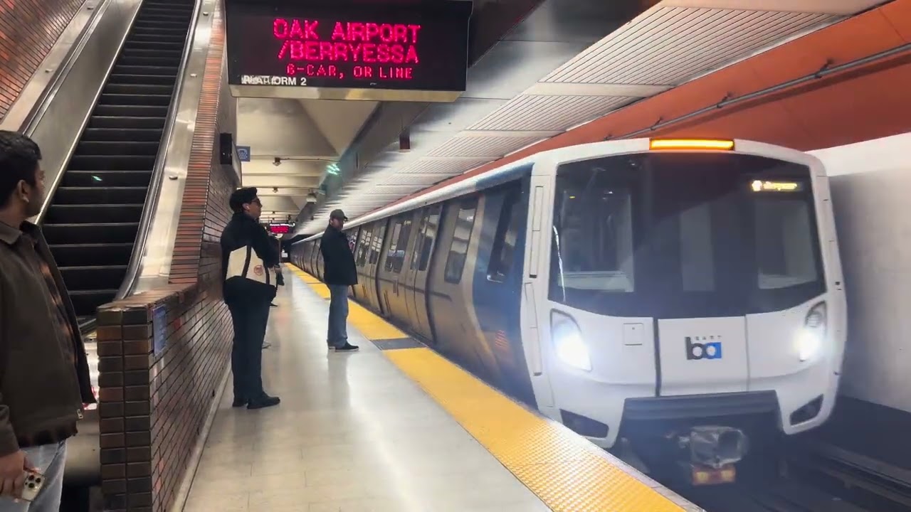 OAK Airport/Berryessa Train Arriving at 12th St/Oakland City Center BART