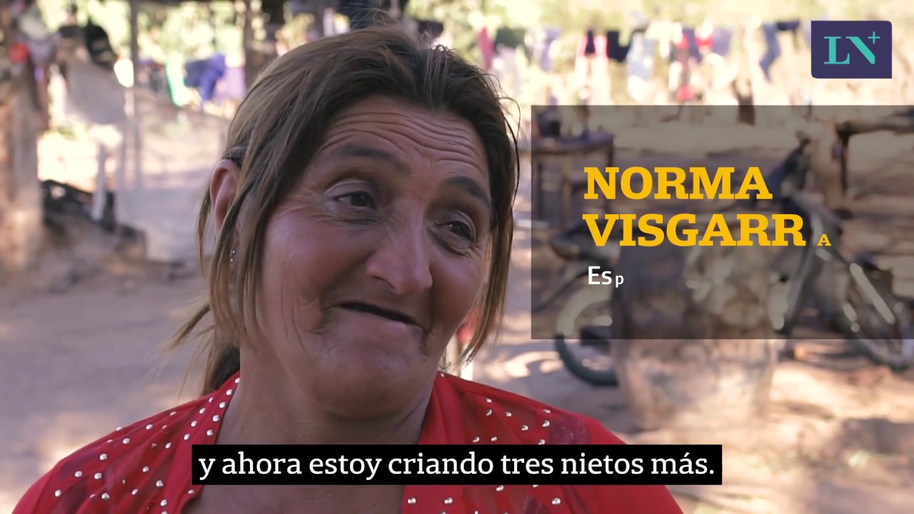 Historias de pobreza: Una familia de 18 personas vive en un rancho entre la chatarra