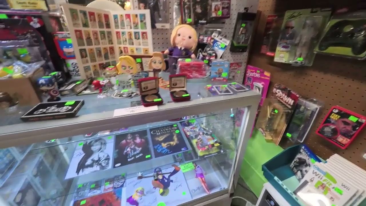 Exploring the Nerd Mall | An Artcraft Studio Walkthrough
