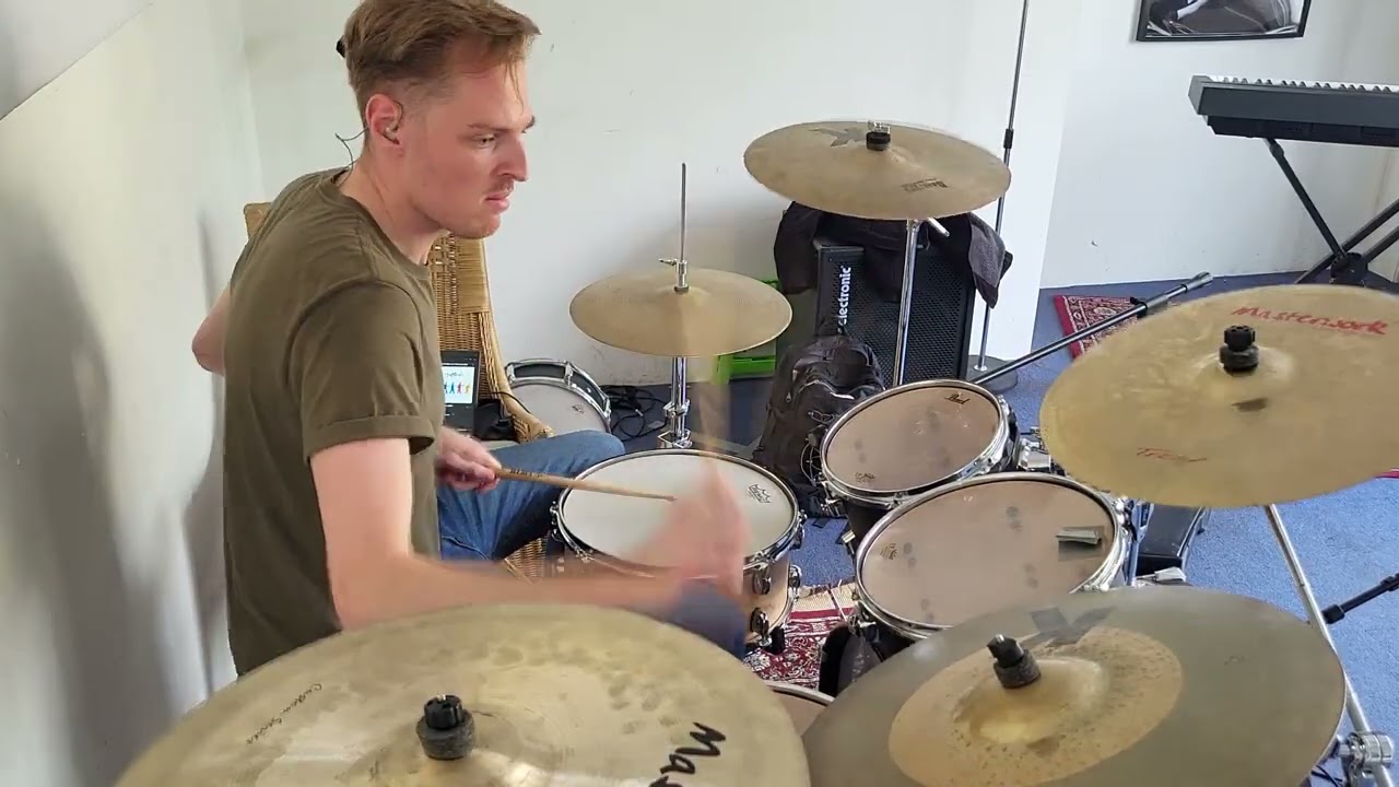 Genesis - Fading Lights, instrumental section, Live 1992 (drum cover)