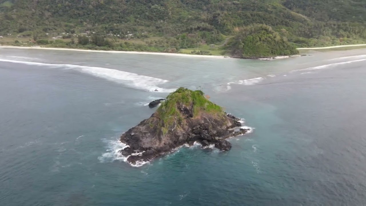 Pulau Breuh yang viral dengan Mercusuar Willem Torren III