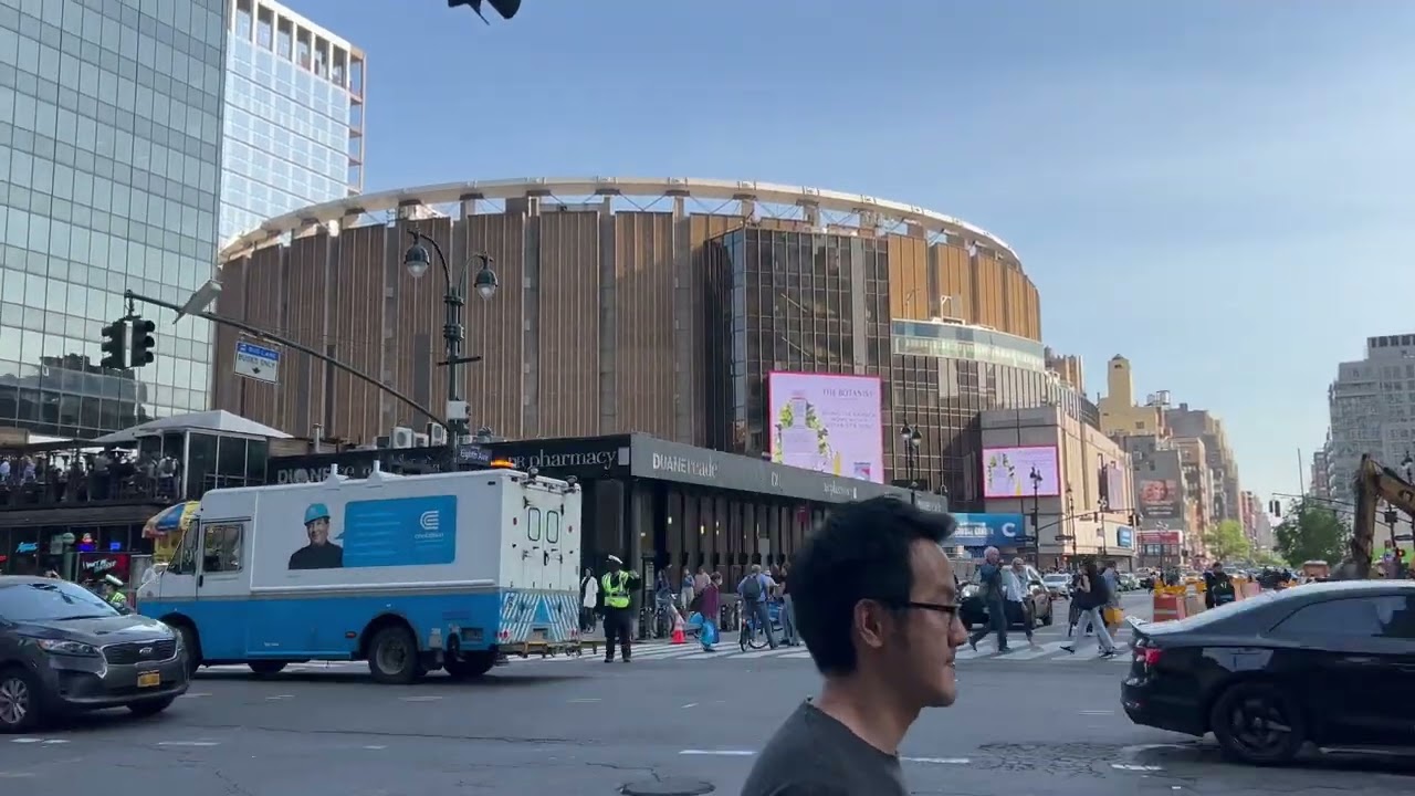 NYC | MSG - Madison Square Garden - World's Best Arena on Knicks Game Day