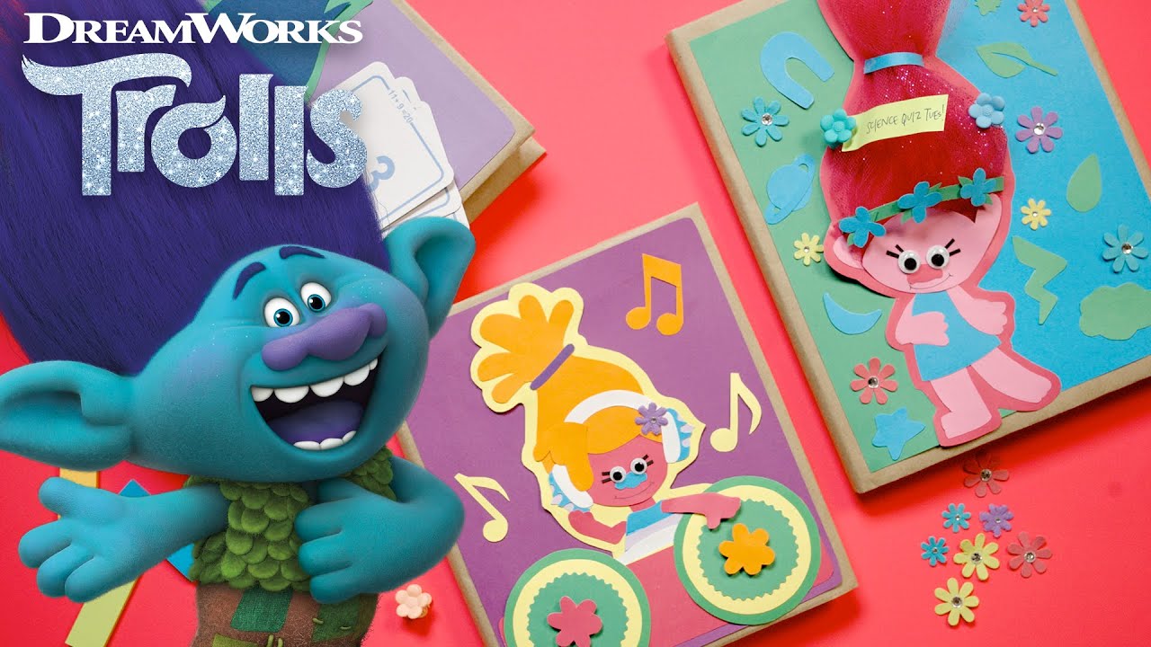 ¡Haz que las portadas de tus libros destaquen con Poppy y Ramón! De regreso a clases DIY | TROLLS