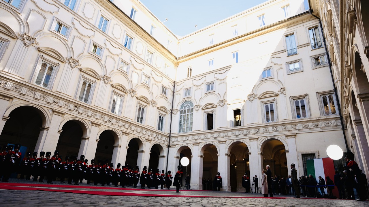 Banda dei Granatieri di Sardegna: inni nazionali di Lituania e Italia e marcia d'ordinanza Esercito