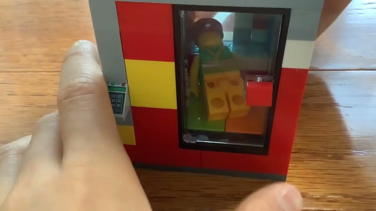 My working Lego elevator ￼￼￼