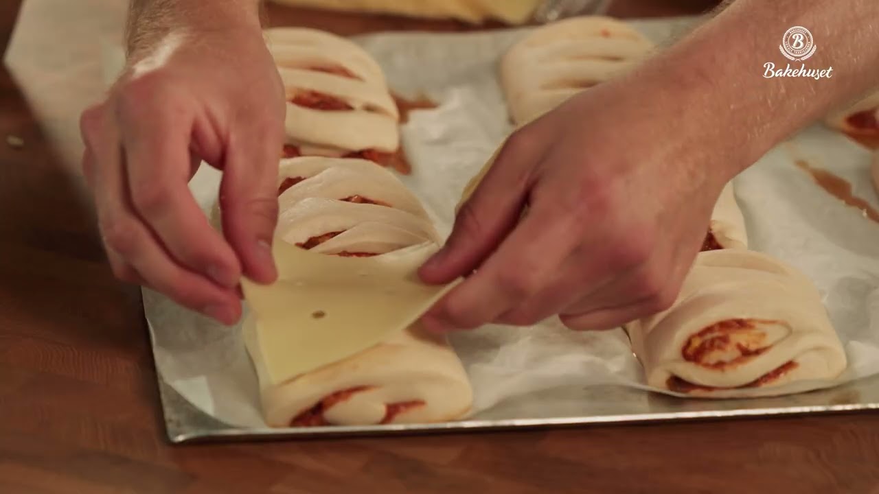 Kapittel 2 - del 6: Hvetebakst: Savory, minipizza og tacobolle
