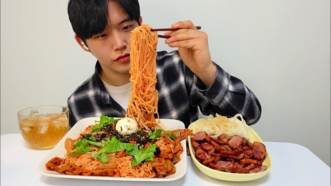 묵은지 비빔국수 & 오리훈제 먹었더니..! 🤤 집에서 즐기는 최고의 조합 Mukbang