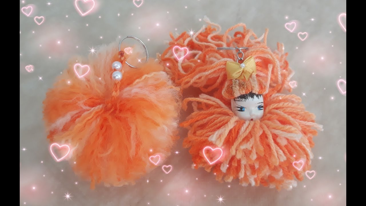 Chaveiro de boneca de lã e pompom