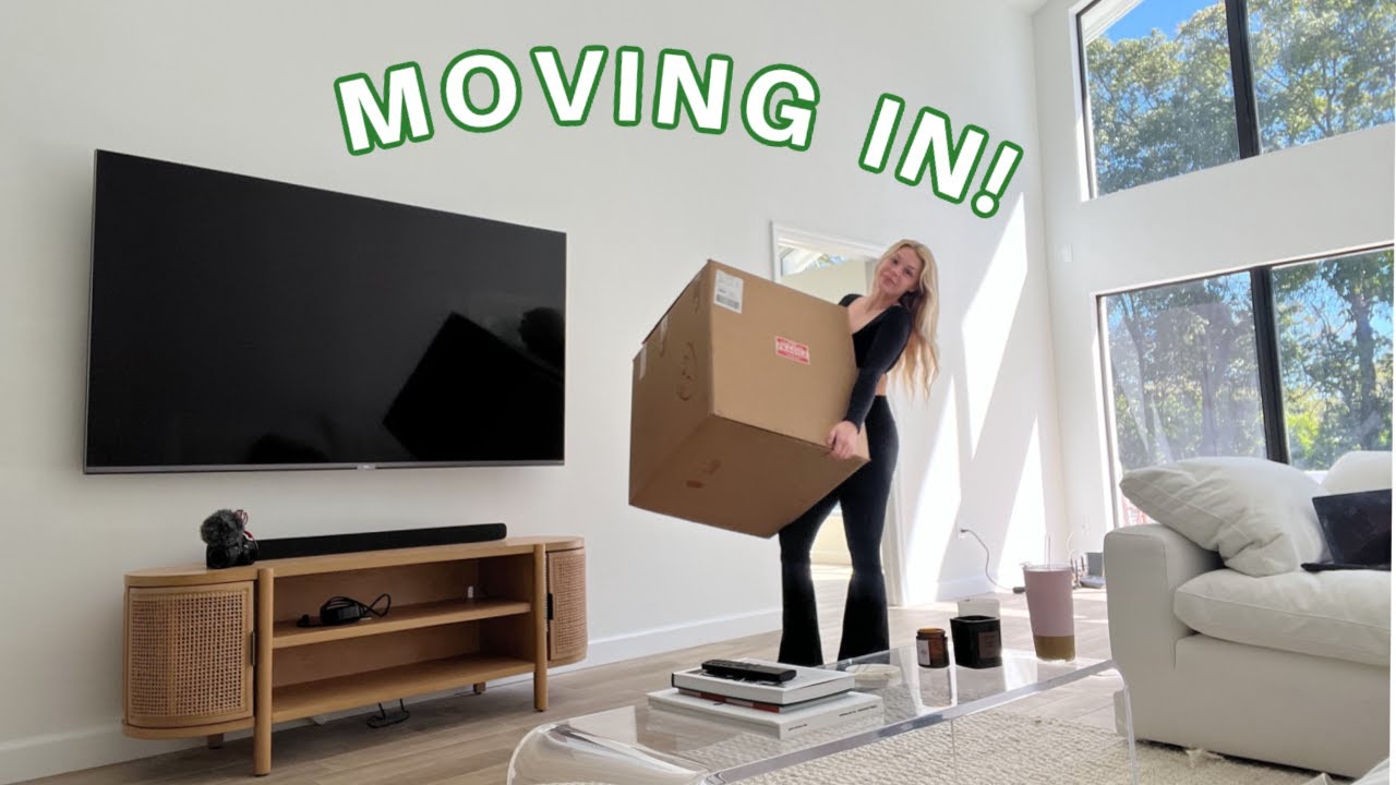 MOVING INTO MY NEW HOUSE!