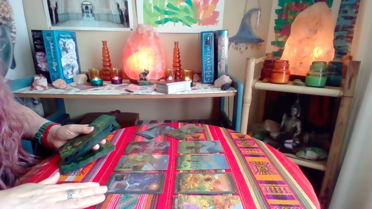 LEO!!🔮Alguien siente tu lejanía!! Tú le apuestas a algo elevado, la misma calidad que das en todo!!