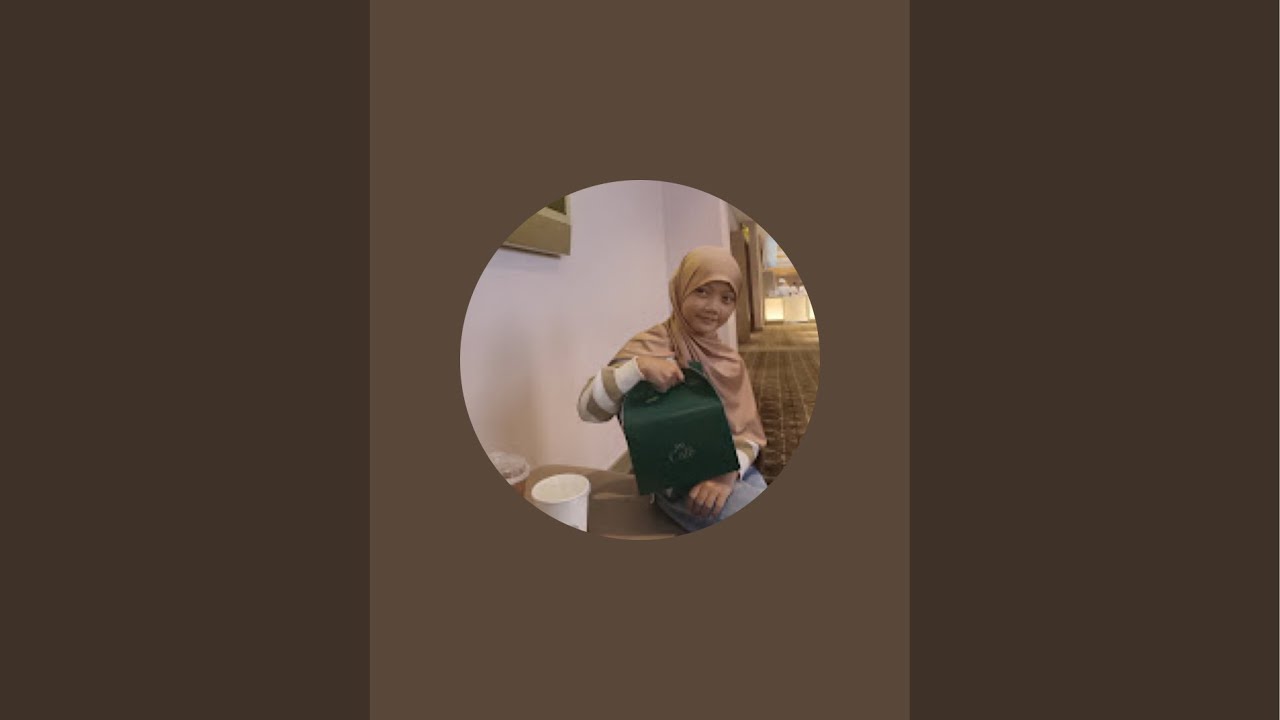 Neng Sasa sedang live sekarang! Diner With Mama Papa