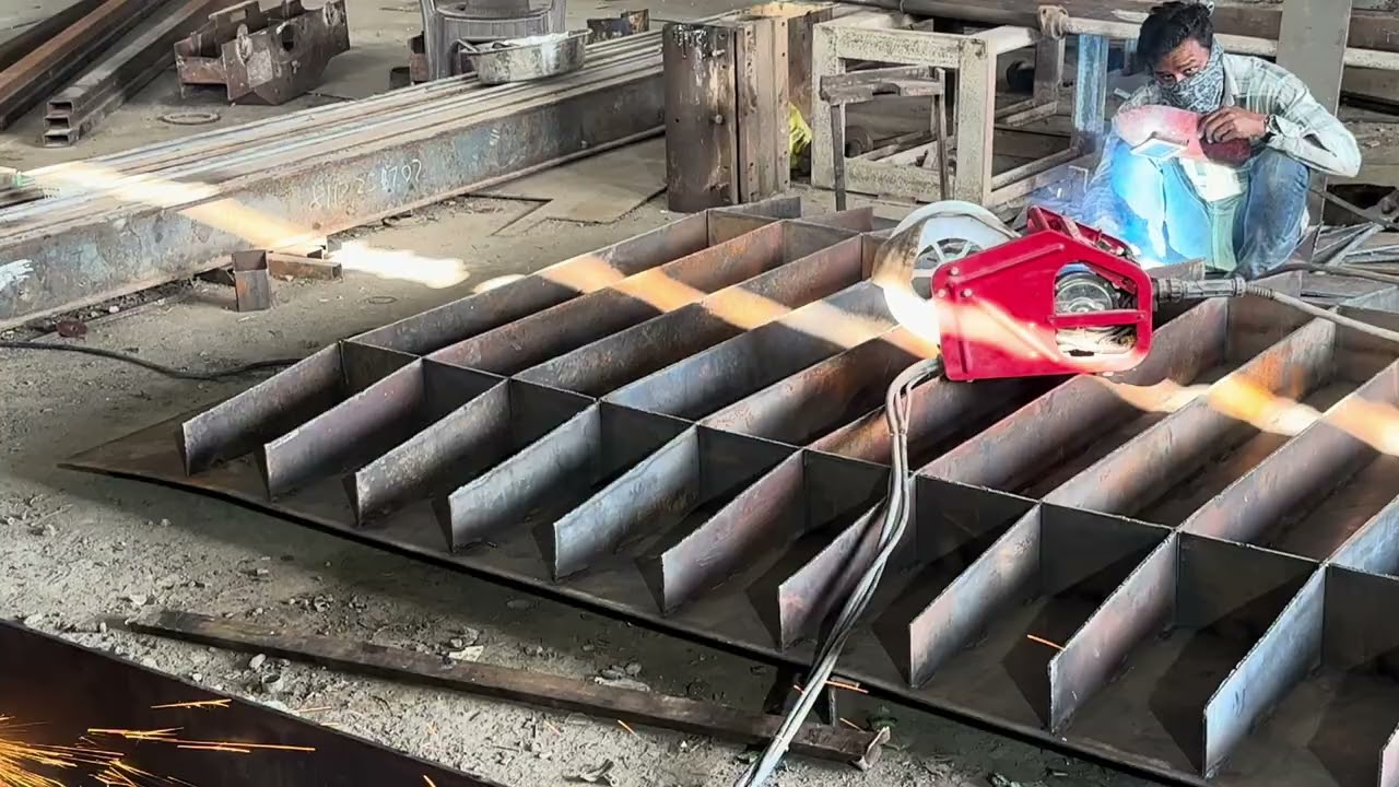 Fabrication on KSM ENGINEERING 👍#viral #automobile #walding #youtube #viralvideo #yt #trending #yt ￼