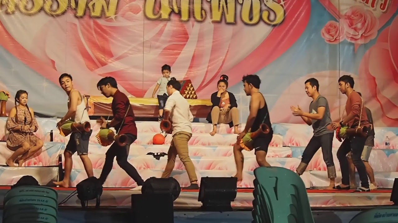 พระเอกน้องกระตั้ว นำซ้อมการแสดงชุดใหม่ 