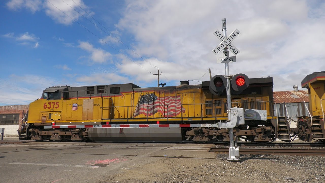 UP 6375 Manifest Flashing Ditch Lights & BNSF DPU South - E Church St. Railroad Crossing Stockton CA