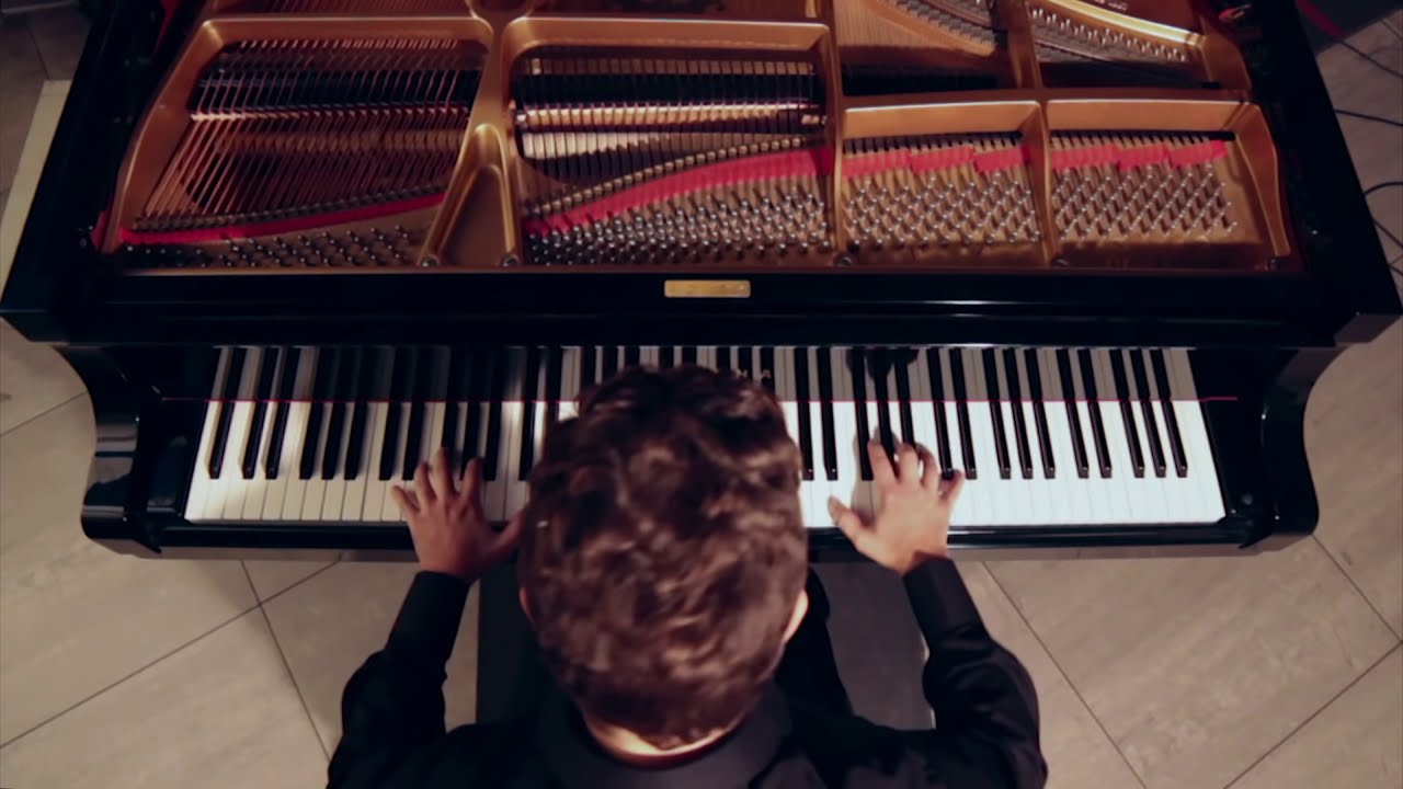 This is Halloween Piano Solo ( Simone Pionieri )