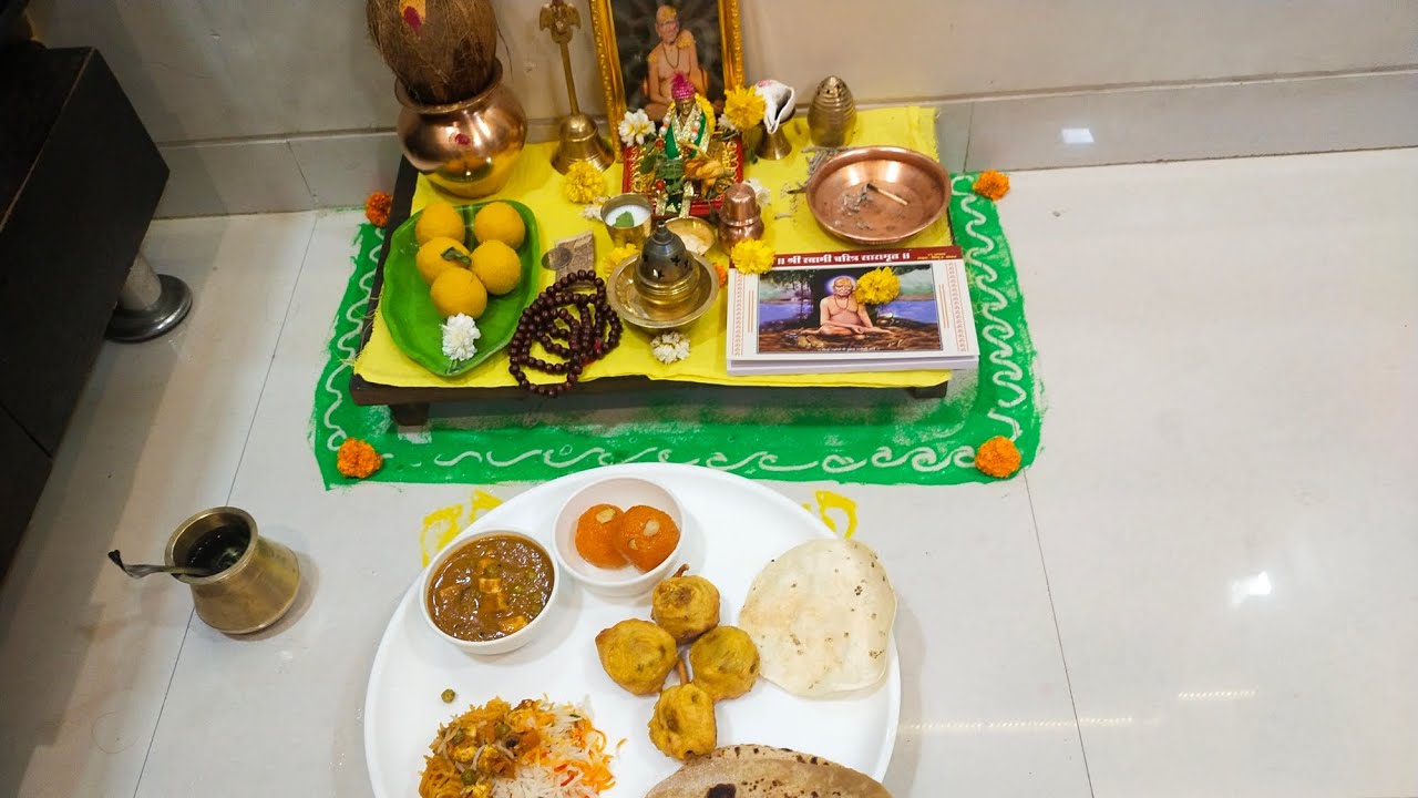 स्वामी प्रकट दिनाची पूजा आणि स्वामींच्या नैवैद्य च ताट।#goshtakokanatli #priyankaskitchen