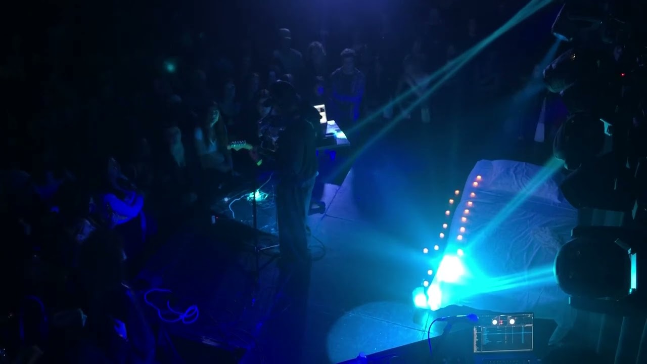 Montell Fish - ‘Pretend Lovers’ Live Performance (Toronto 11/06/22)