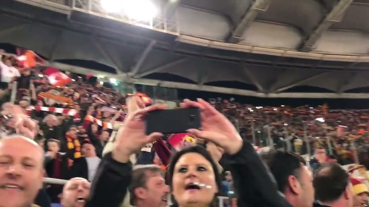 Roma-Barcellona 3-0. Il delirio al fischio finale