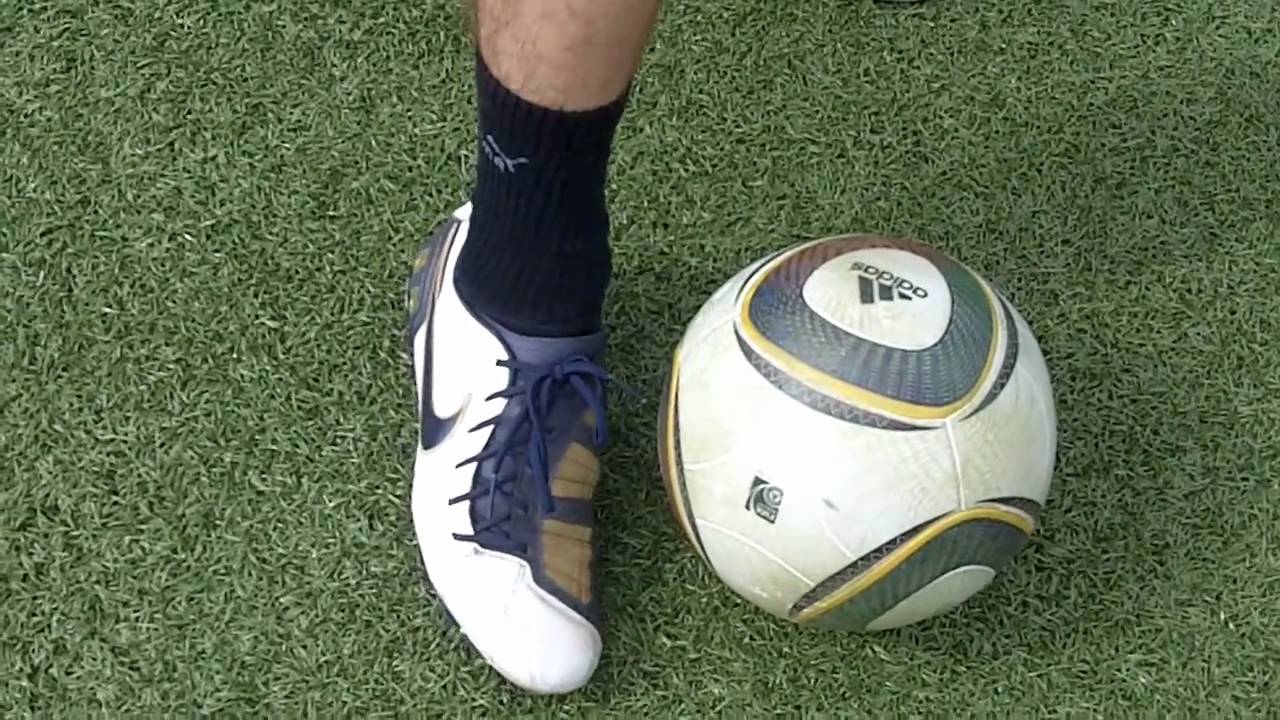 Cristiano Ronaldo Freistoß Tutorial / Flatterball | How To Shoot A Knuckle Ball | german/deutsch