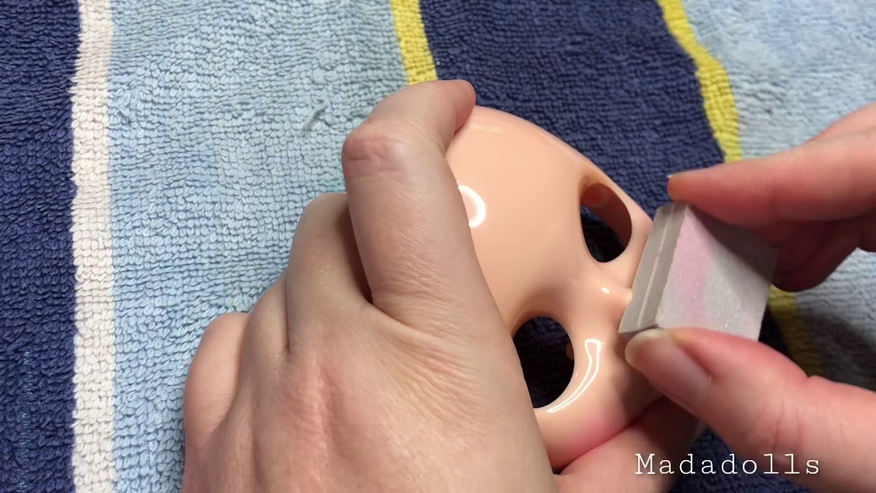 Blythe customizing: carving (getting started on the nose)