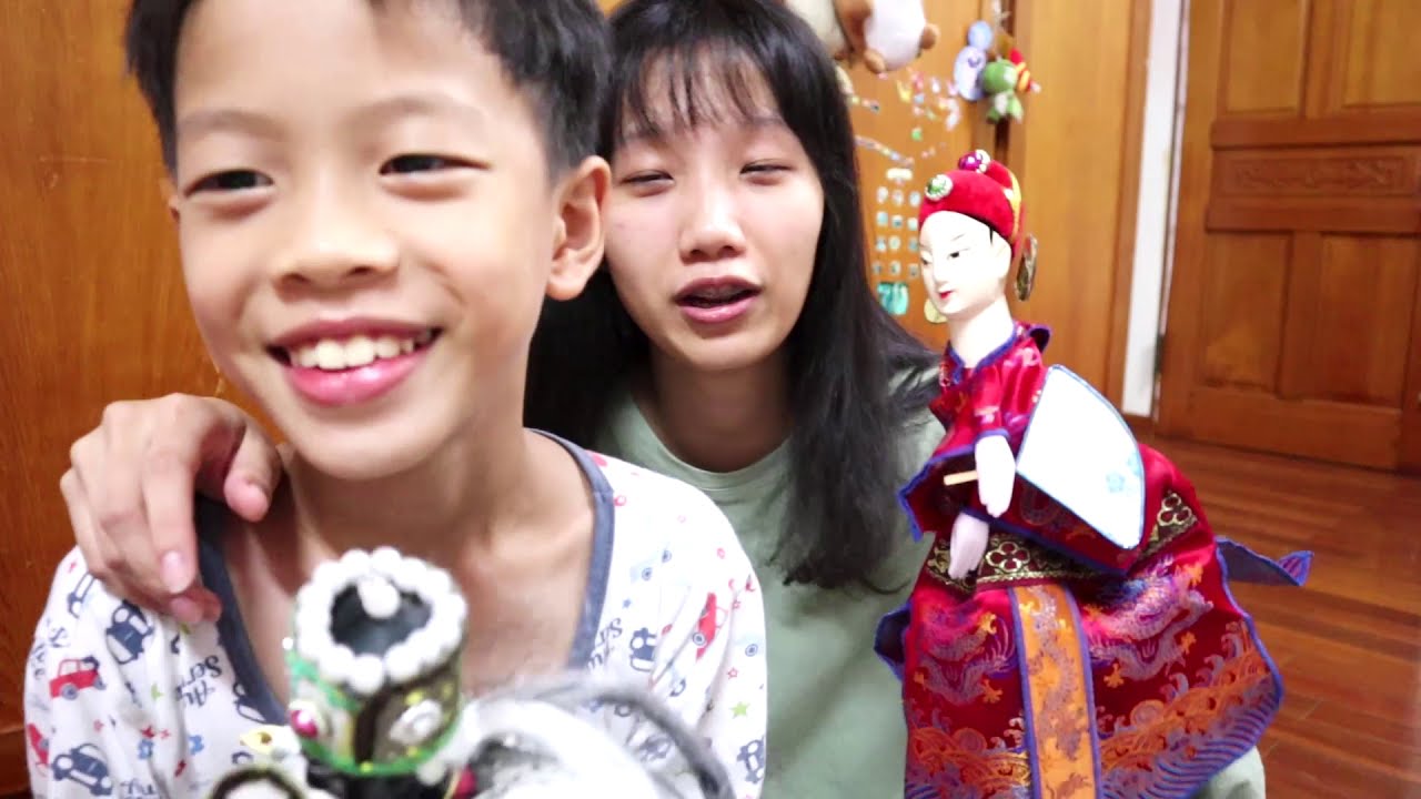 9歲小孩自製布袋戲布偶，兩眼放光可愛的小小狂熱份子！現在的年輕人還喜歡傳統文化嗎？