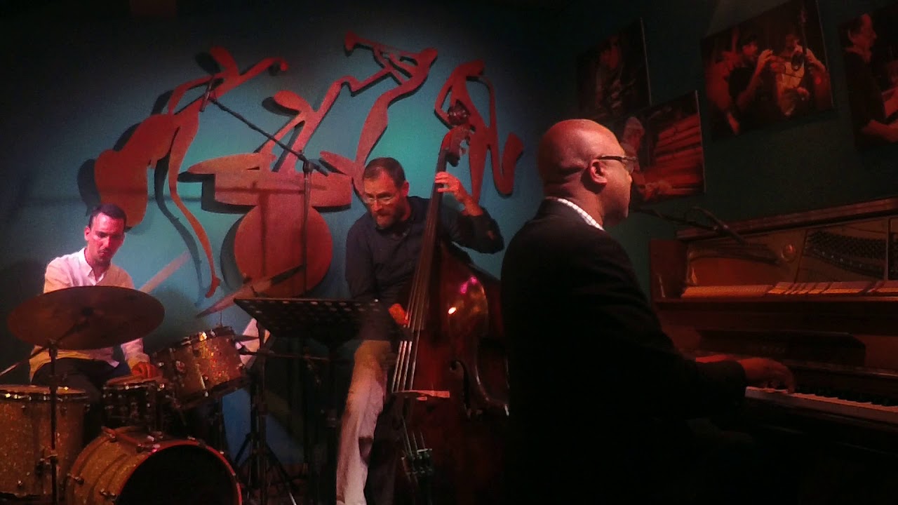 Xavier Davis Trio 