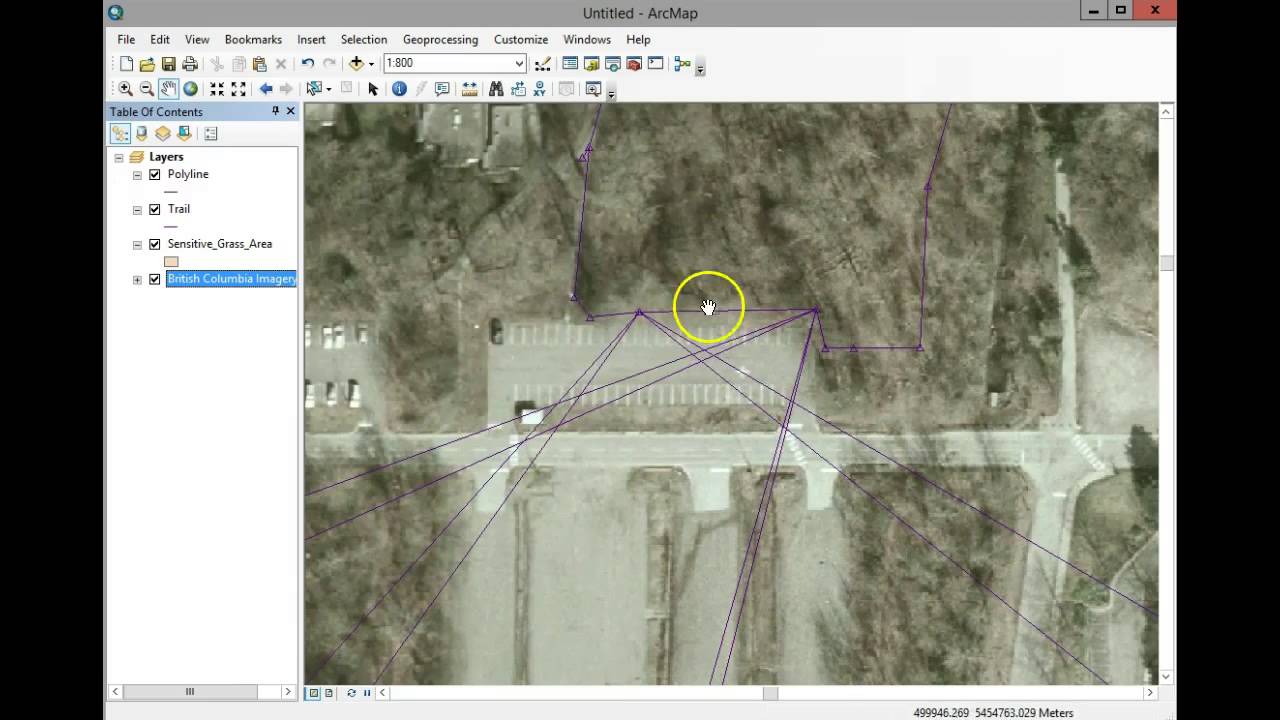 Drawing a new polygon using Editor Tools in ArcMap.