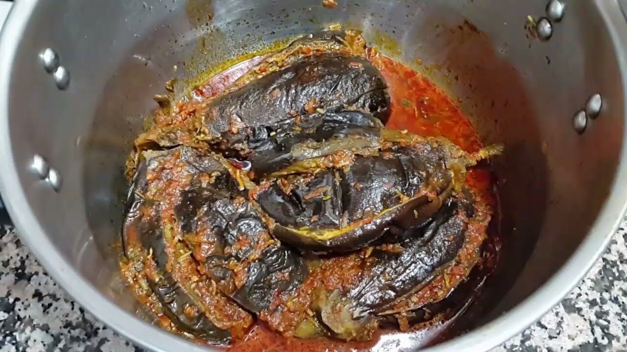 دنجال  او بدنجان مشرمل في الكوكوط بدون ماء من اسهل والذ ما يكون