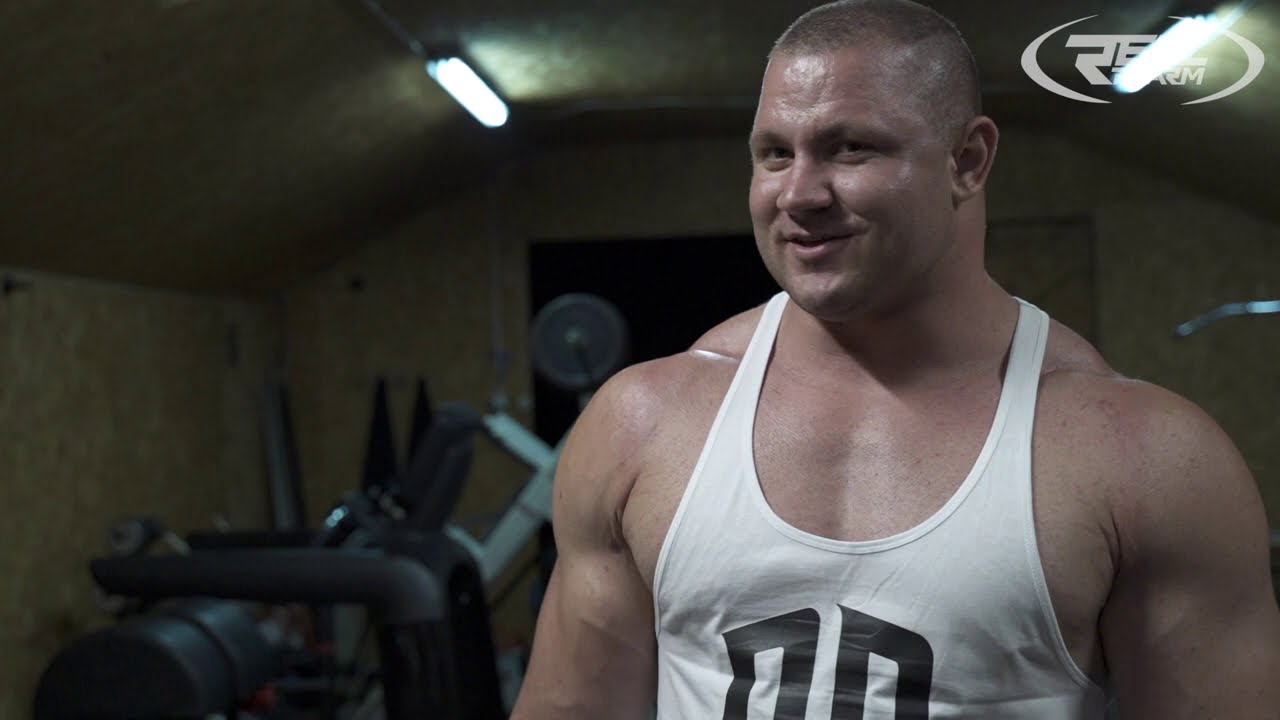 KIELISZKOWSKI KATUJE PLECY I BICEPS
