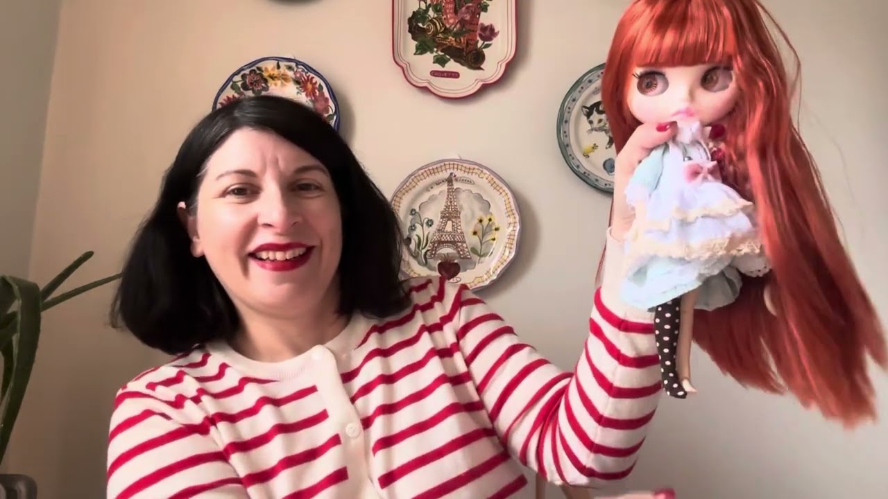 Dress up my Blythe doll with Temu/Aliexpress finds.