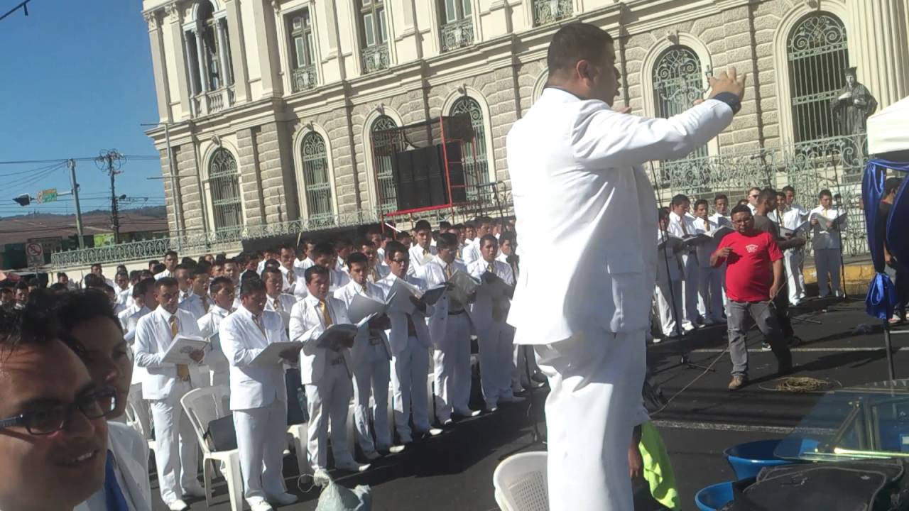 ENGRANDECIDO SEA DIOS - LLDM  Coro  El Salvador.