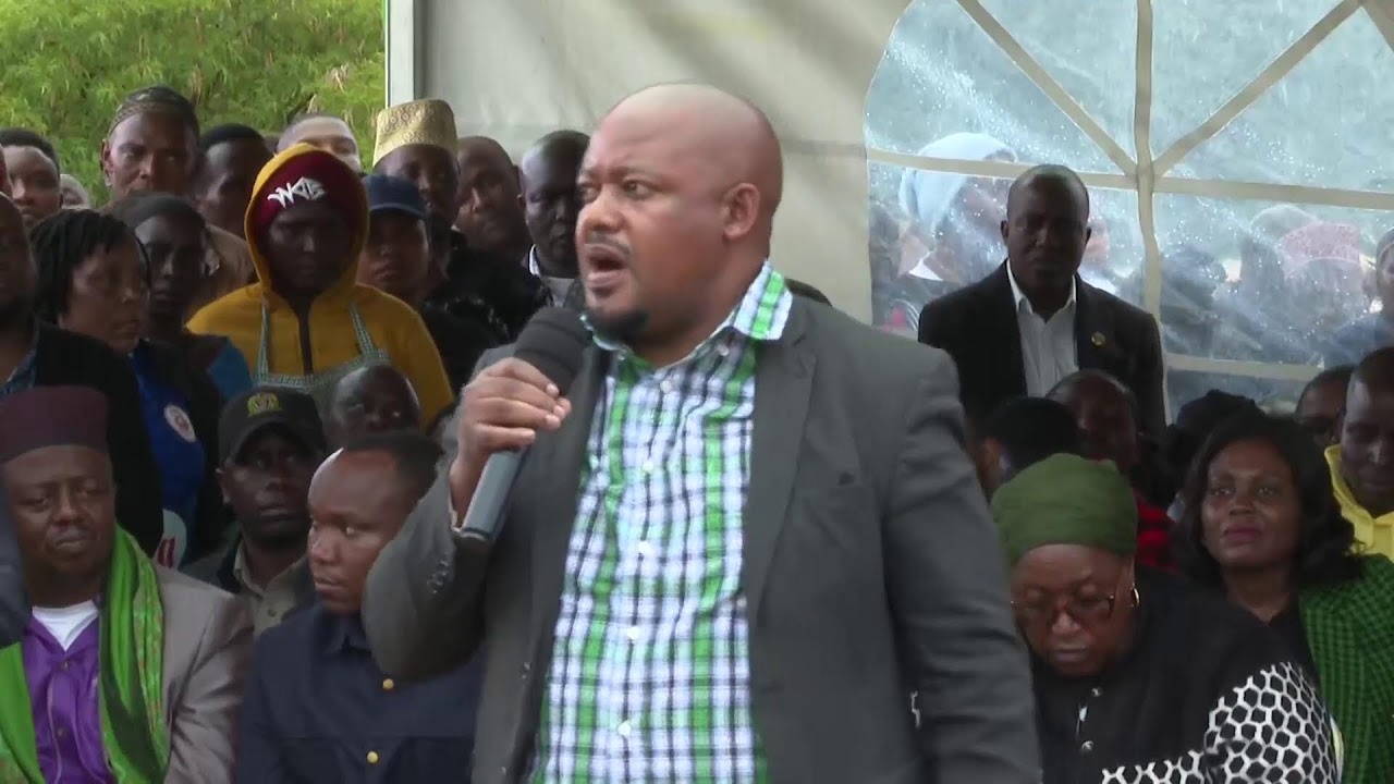 WAZIRI MKUU ANAZUNGUMZA NA WANANCHI WA MJI WA NAMANGA