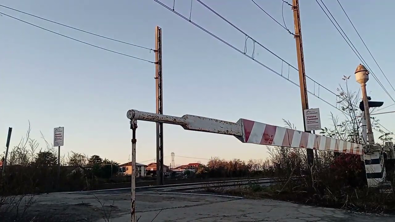 Passaggio a livello di via Fratelli Cervi - Vignale