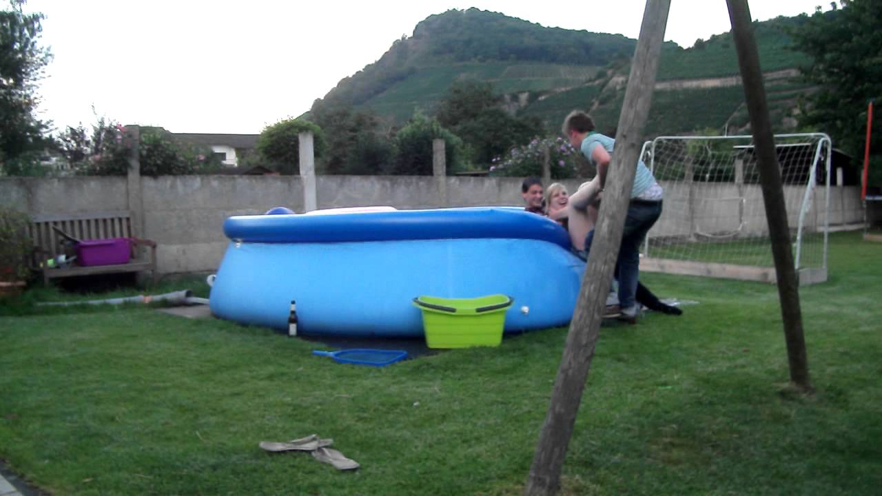 rein in den pool ! :D
