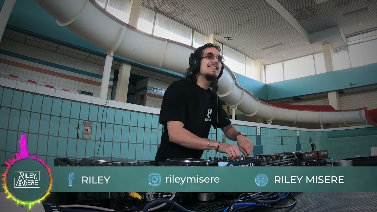 De laatste keer binnen bij zwembad d’r Pool in Rileystyle 🤟🏻