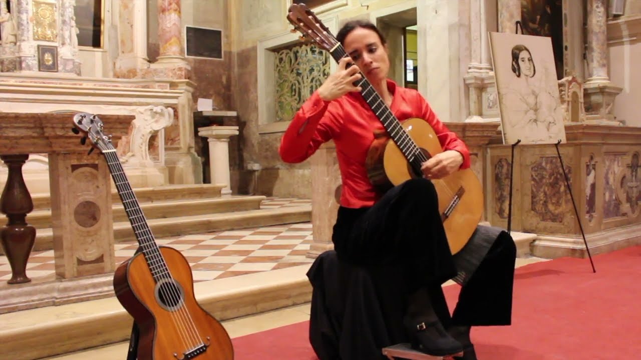 Federica Artuso plays Canción del Yucatán by Maria Luisa Anido (Garcia, 1917- ex Pujol)