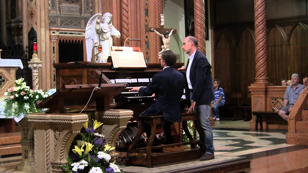 Jean-Paul Imbert esegue all'organo il finale di 