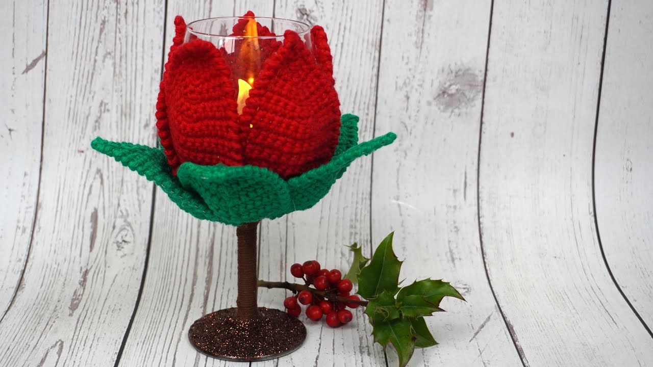 FLOR DE NOCHEBUENA REALIZADA CON GANCHILLO