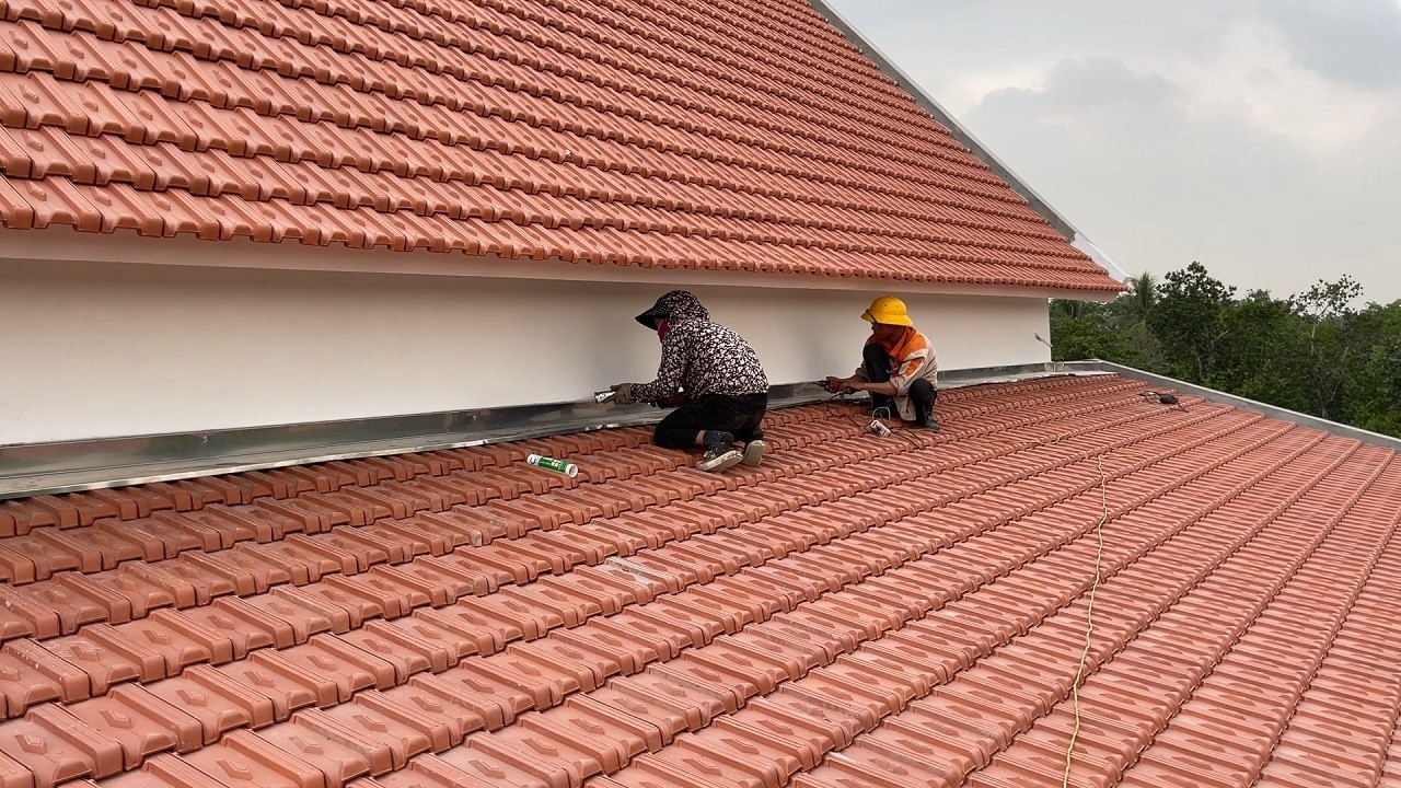 Techniques Construction & Assembling A Simple Red Tile Roof Frame For Your Kitchen