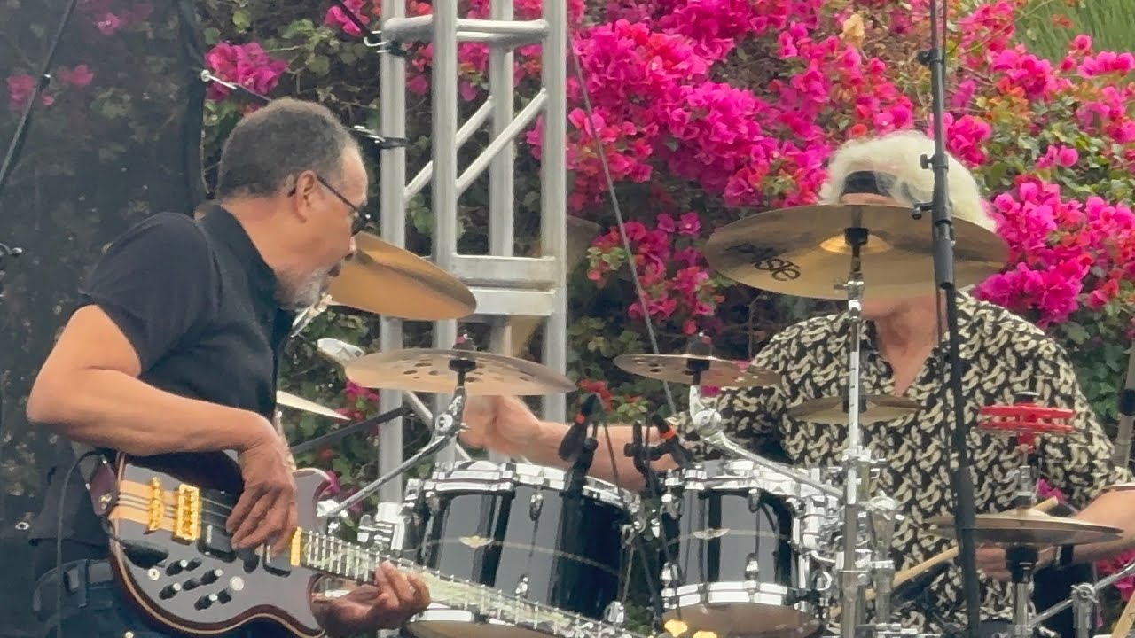 Stanley Clarke plays School Days with Stewart Copeland!