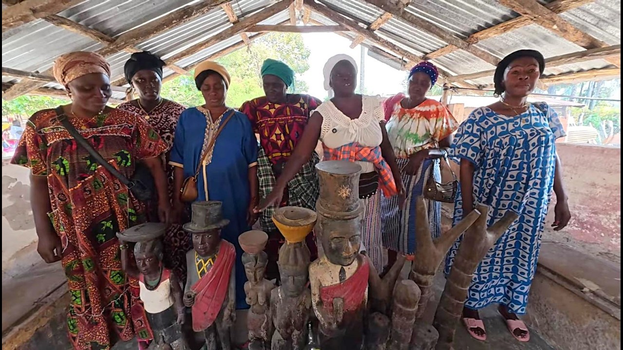 COMO É FEITO O FUNERAL DE UM REI ( RÉGULO ) DA ETNIA MANJACA NA GUINÉ-BISSAU, AFRICA
